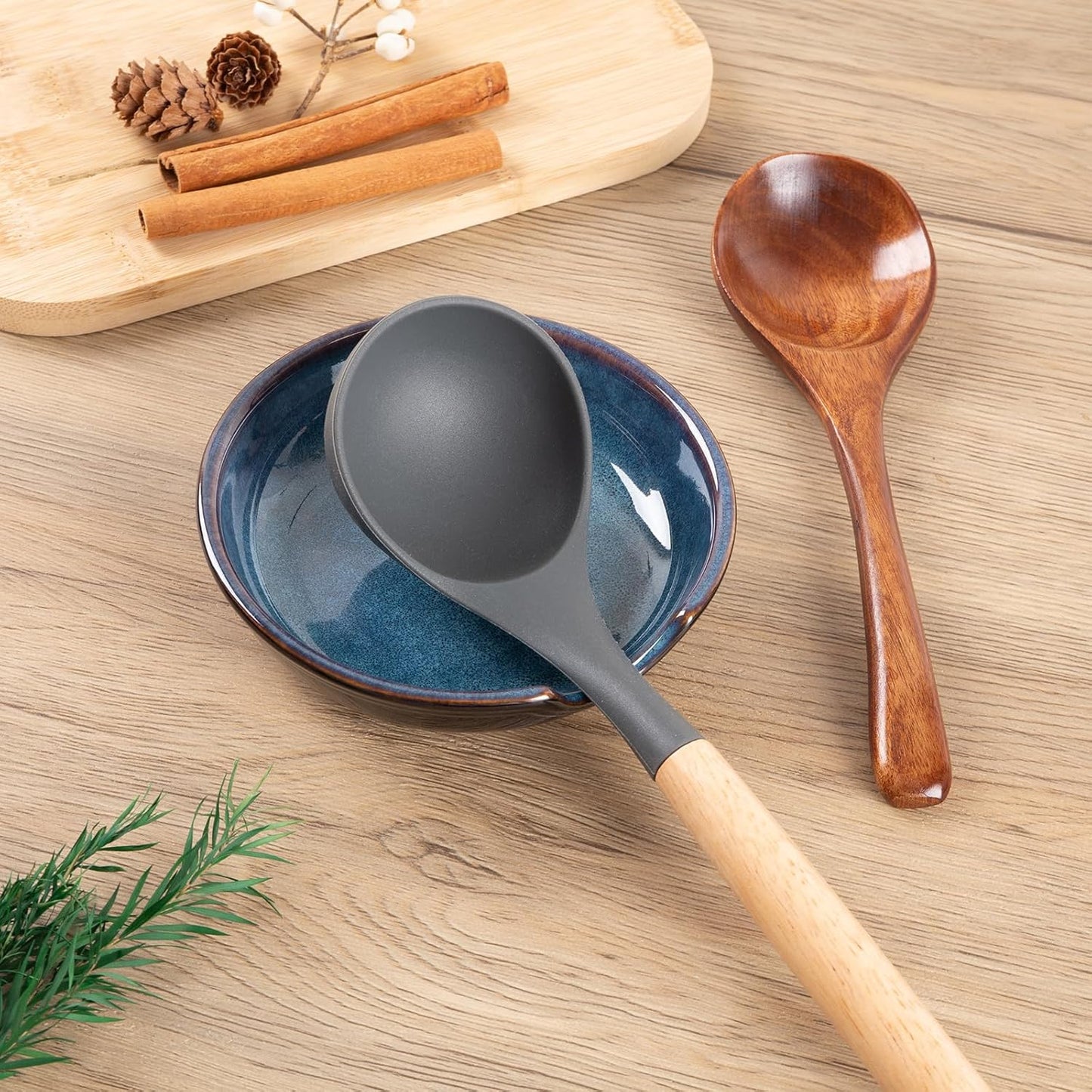 Round Ceramic Spoon Rest Kitchen and Dining Ladle Holder Creative Tableware Tray